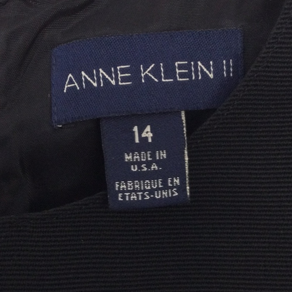 Woman’s Ann Klein Sleeveless Black Top Size 14. Zipper down back lined. #29 - Picture 5 of 8